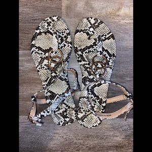 New York & Company Snake Print Sandals Women’s Size 6 Strappy Summer Shoes